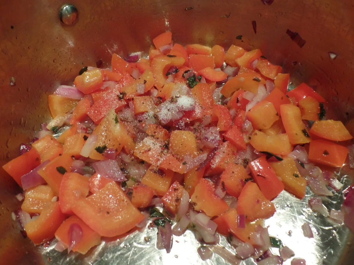 Eier in Tomatensauce mit cremiger Polenta - Rezept - Bild Nr. 3230