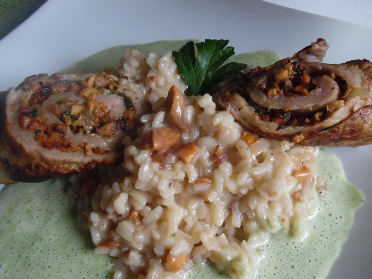 Kalbsrouladen mit Pfifferlings-Risotto und Petersilien-Schaum - Rezept - Bild Nr. 3247