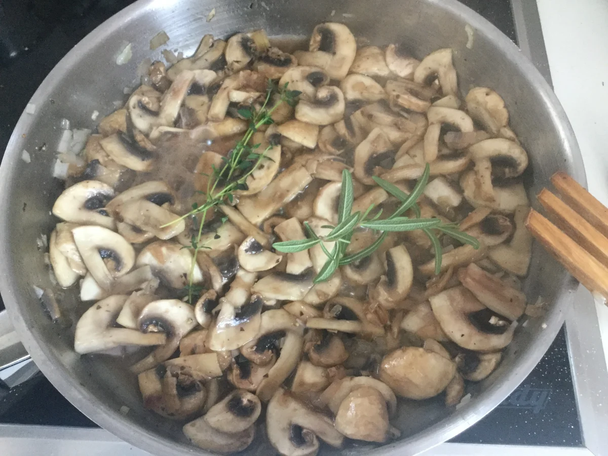 Rezept: Hähnchenhappen an Champignonsoße Bild Nr. 3251 Hähnchenhappen an Champignonsoße - Rezept - Bild Nr. 3251