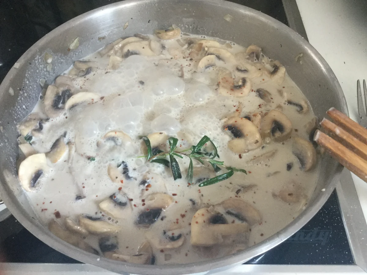 Rezept: Hähnchenhappen an Champignonsoße Bild Nr. 3252 Hähnchenhappen an Champignonsoße - Rezept - Bild Nr. 3252