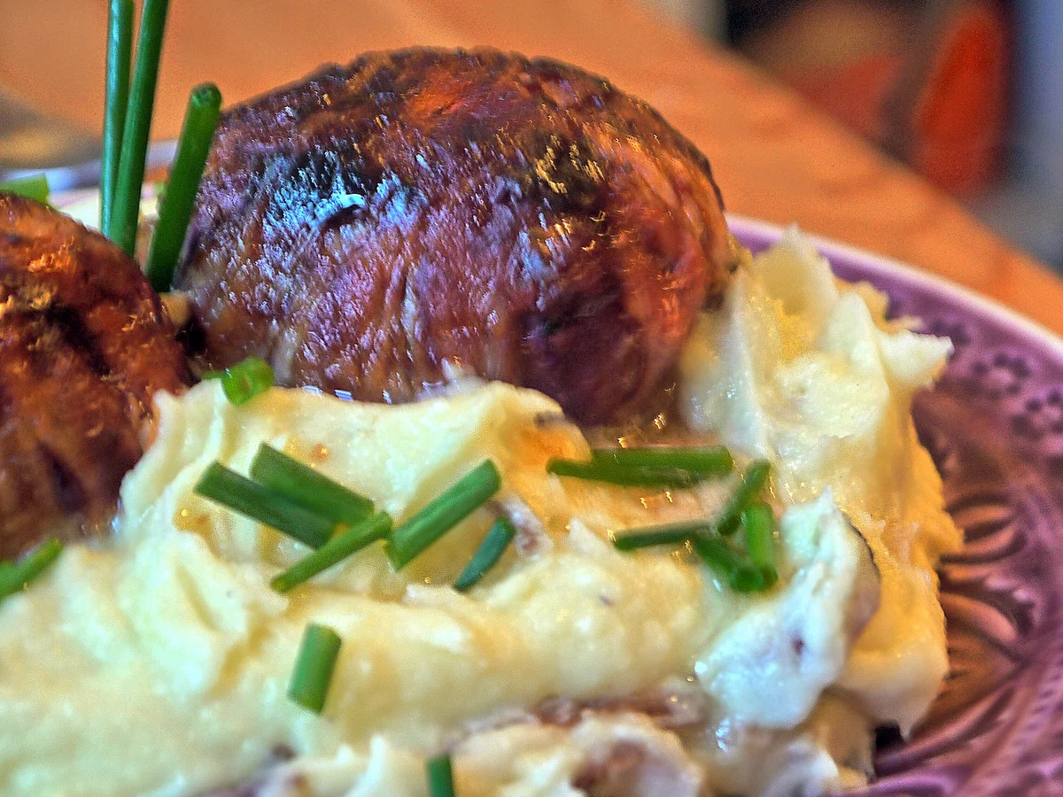 Rezept: Gefüllte Zwiebeln im Baconmantel auf Kartoffelpüree mit Röstzwiebeln Bild Nr. 3264 Gefüllte Zwiebeln im Baconmantel auf Kartoffelpüree mit Röstzwiebeln - Rezept - Bild Nr. 3264