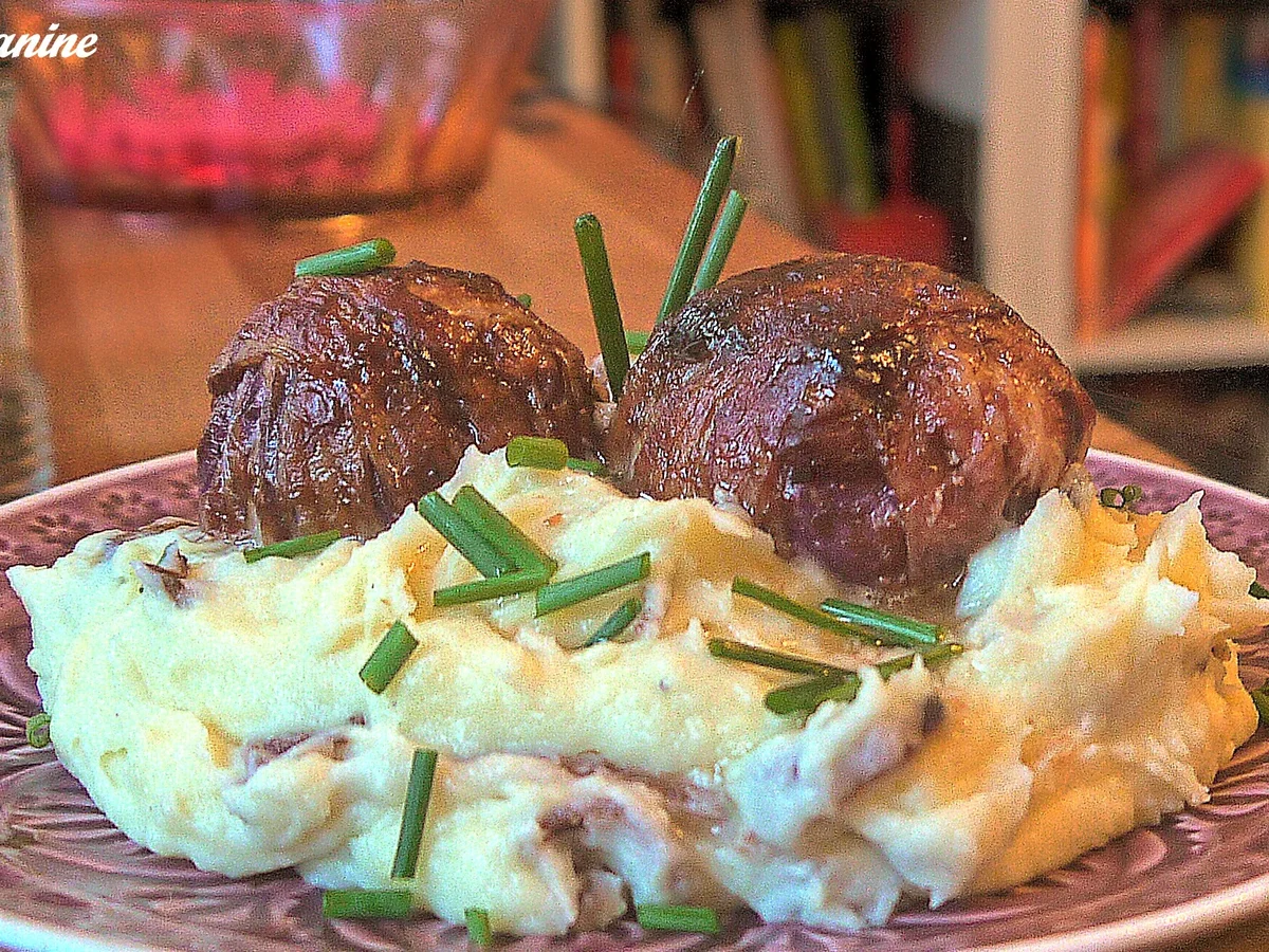 Rezept: Gefüllte Zwiebeln im Baconmantel auf Kartoffelpüree mit Röstzwiebeln Bild Nr. 3265 Gefüllte Zwiebeln im Baconmantel auf Kartoffelpüree mit Röstzwiebeln - Rezept - Bild Nr. 3265