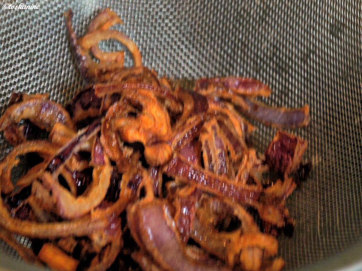 Gefüllte Zwiebeln im Baconmantel auf Kartoffelpüree mit Röstzwiebeln - Rezept - Bild Nr. 3269