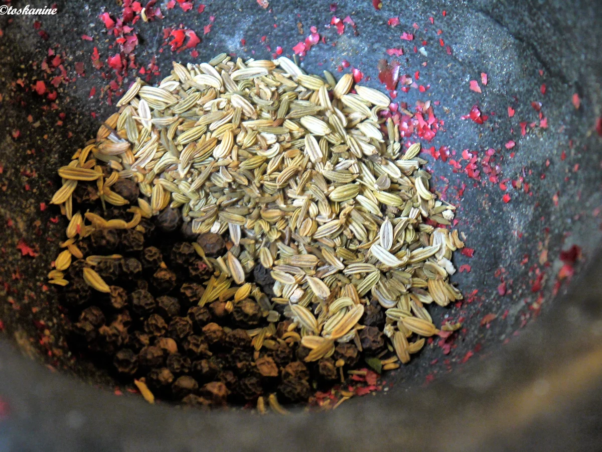 Rezept: Gefüllte Zwiebeln im Baconmantel auf Kartoffelpüree mit Röstzwiebeln Bild Nr. 3271 Gefüllte Zwiebeln im Baconmantel auf Kartoffelpüree mit Röstzwiebeln - Rezept - Bild Nr. 3271