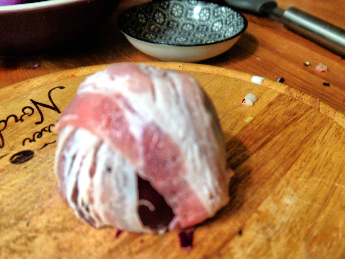 Rezept: Gefüllte Zwiebeln im Baconmantel auf Kartoffelpüree mit Röstzwiebeln Bild Nr. 3273 Gefüllte Zwiebeln im Baconmantel auf Kartoffelpüree mit Röstzwiebeln - Rezept - Bild Nr. 3273