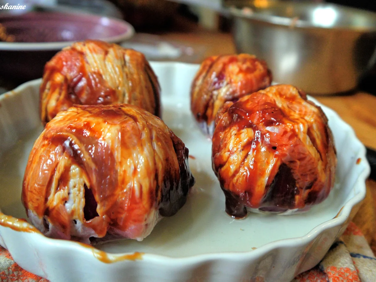 Rezept: Gefüllte Zwiebeln im Baconmantel auf Kartoffelpüree mit Röstzwiebeln Bild Nr. 3274 Gefüllte Zwiebeln im Baconmantel auf Kartoffelpüree mit Röstzwiebeln - Rezept - Bild Nr. 3274