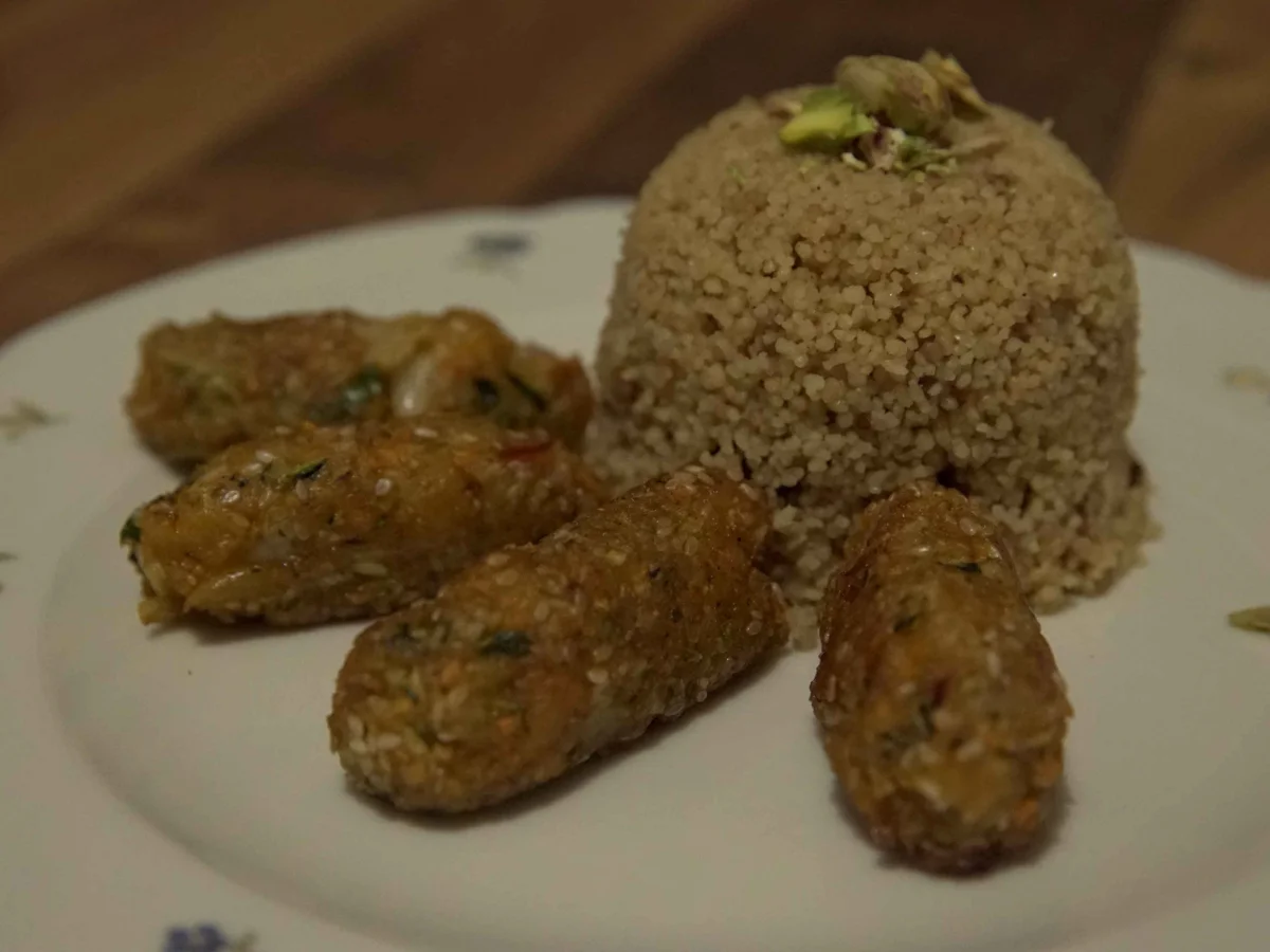 Rezept: Aprikosen-Zucchini-Köfte mit dreierlei Dips Bild Nr. 2 Aprikosen-Zucchini-Köfte mit dreierlei Dips - Rezept - Bild Nr. 2