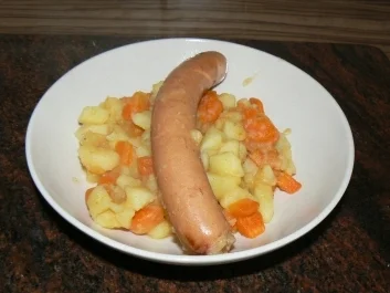 Möhren-Kartoffelgemüse "durcheinander" mit Würstchen - Rezept