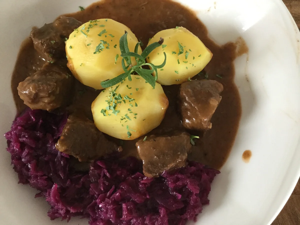 Rindergulasch an Rotwein - Rezept - Bild Nr. 3301