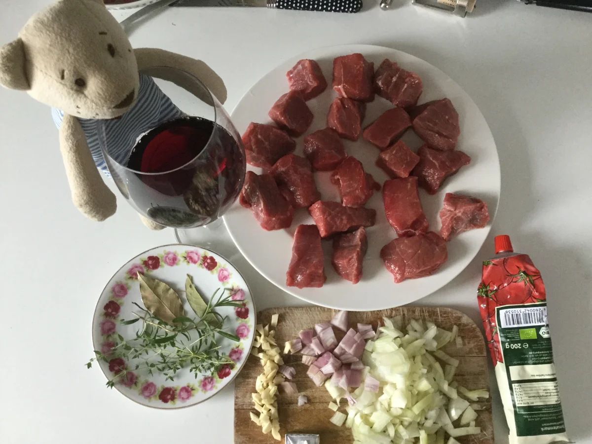 Rindergulasch an Rotwein - Rezept - Bild Nr. 3302