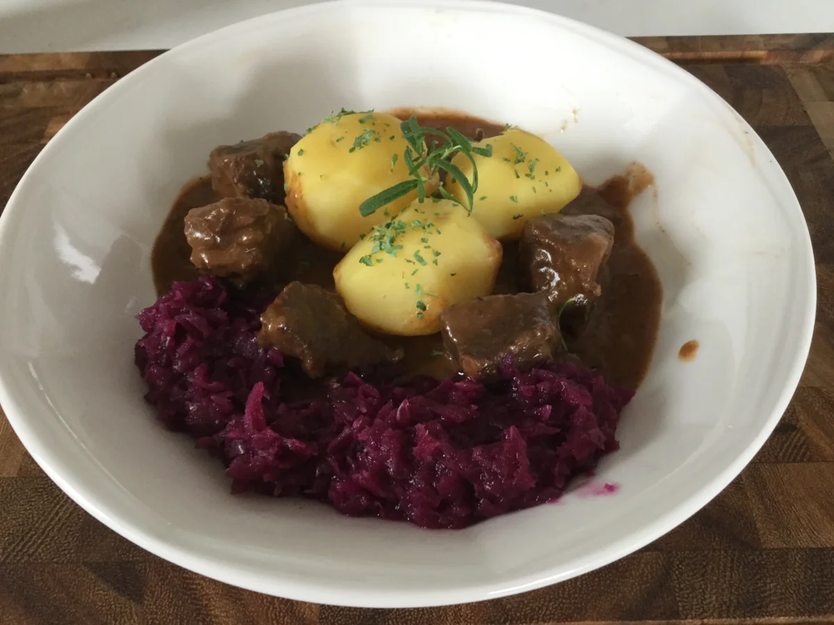 Rindergulasch an Rotwein - Rezept - Bild Nr. 3301