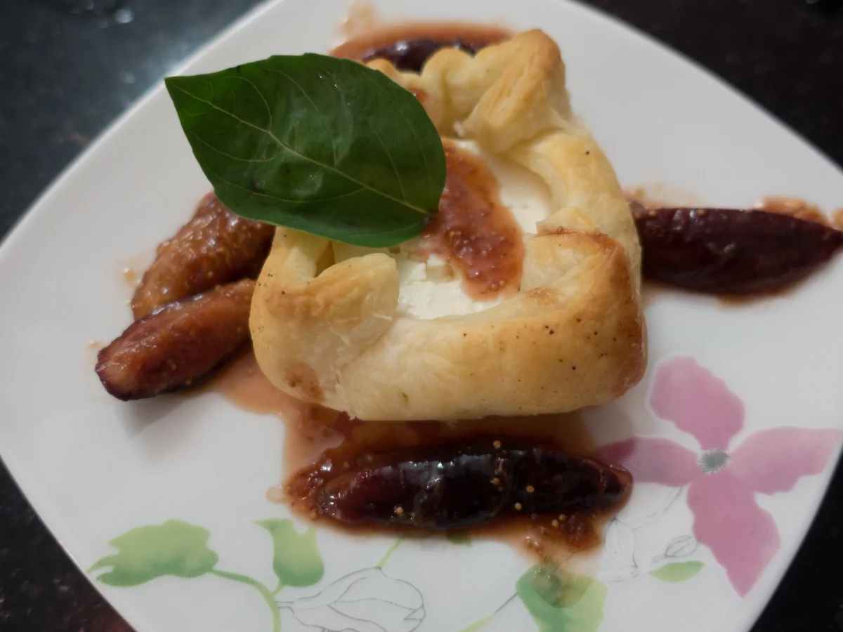 Rezept: Ziegenkäse-Tartes mit Feigen Bild Nr. 2 Ziegenkäse-Tartes mit Feigen - Rezept - Bild Nr. 2