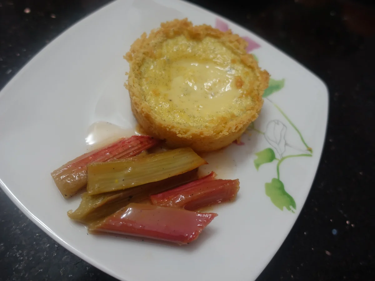 Rahmtörtchen mit Ofenrhabarber - Rezept - Bild Nr. 2