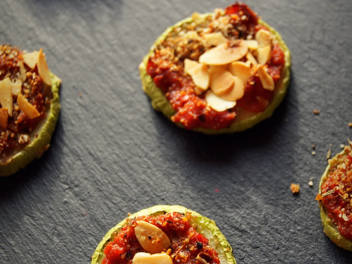 Vegetarisch: Zucchinischeiben vom Blech - Rezept - Bild Nr. 3455