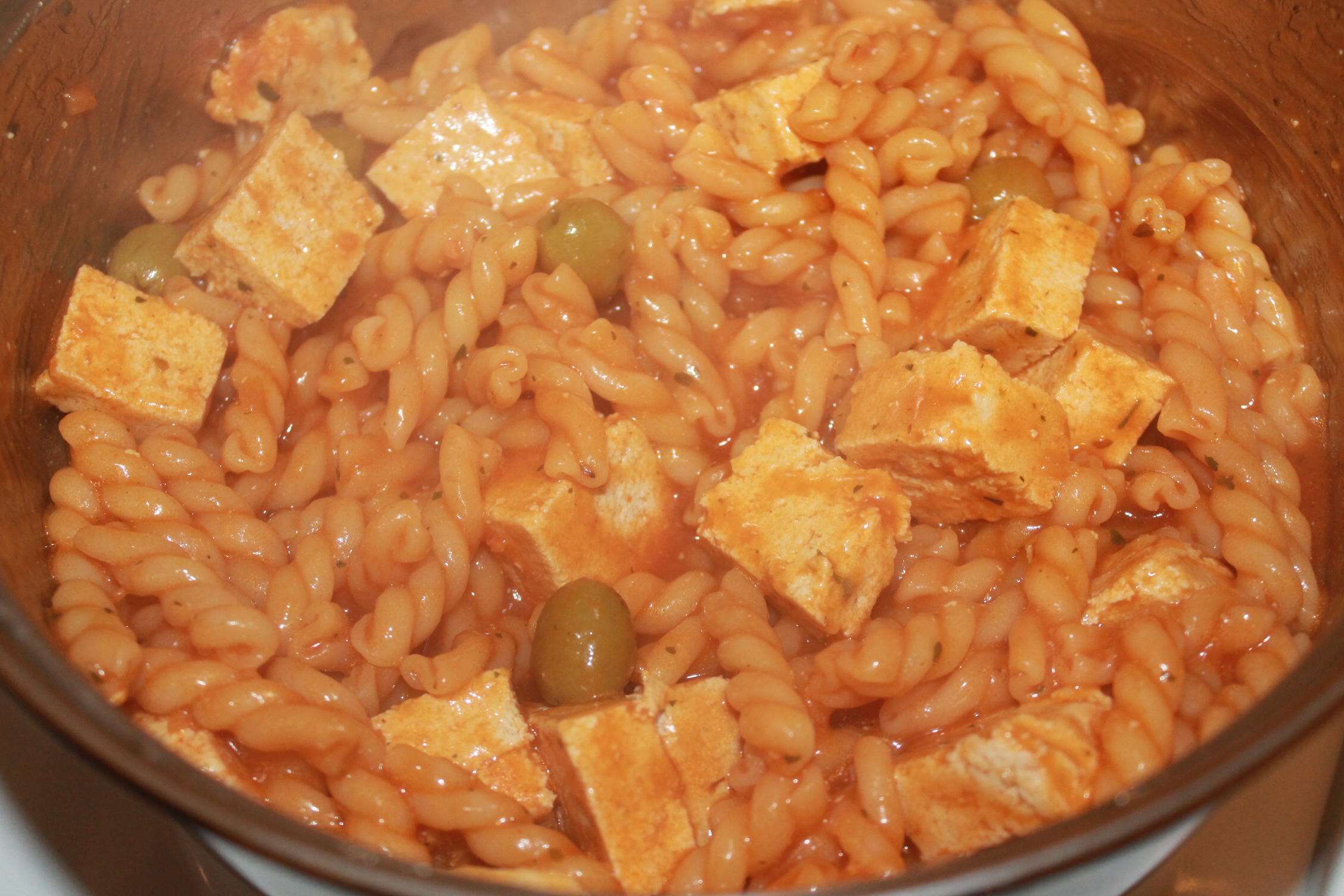 Nudel-Tomaten-Tofu-Topf mit Oliven - Rezept By Jasmin-Petra-Wenzel