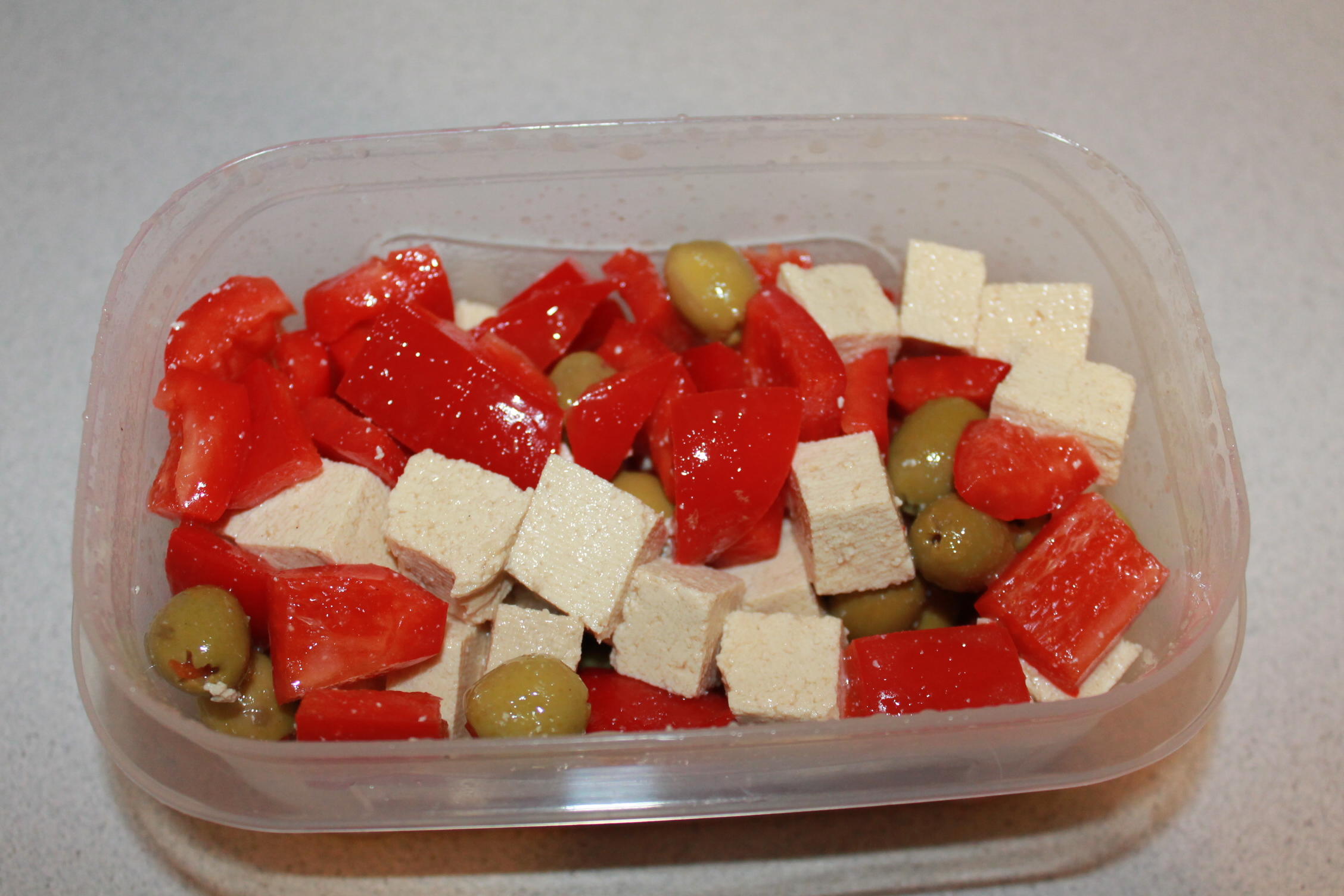 Bilder für Tofu-Paprika-Oliven-Salat - Rezept