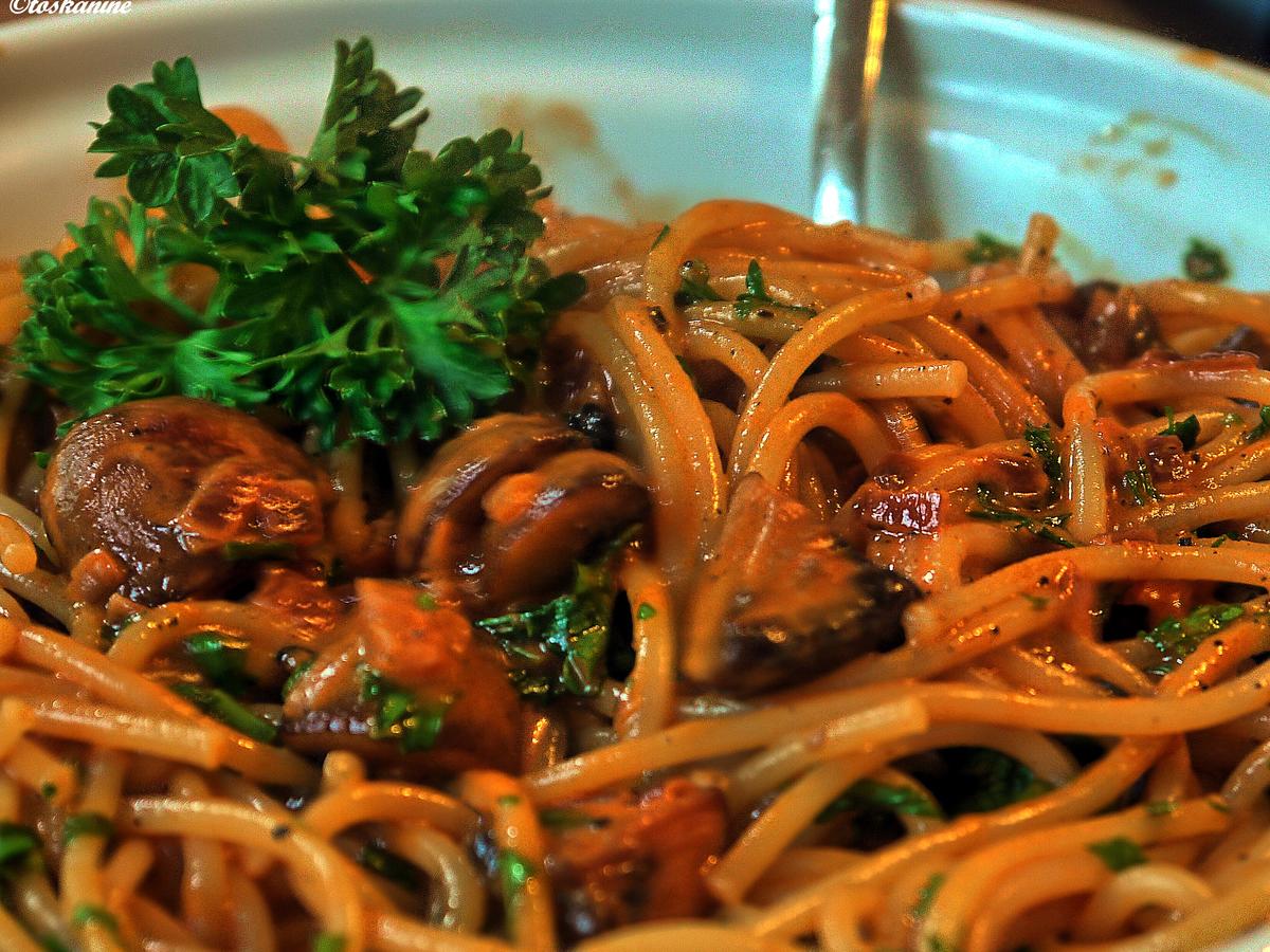 Spaghetti mit Champignons - Rezept mit Bild - kochbar.de