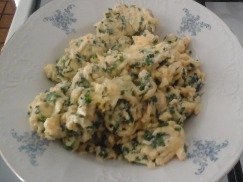 Topinky mit Schnittlachrührei - Rezept - Bild Nr. 3384