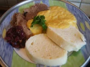 Rezept: Falsches Rinderfilet gekocht mit Semmelknรถdel und Gemรผsesauce Bild Nr. 3378 Falsches Rinderfilet gekocht mit Semmelknรถdel und Gemรผsesauce - Rezept - Bild Nr. 3378