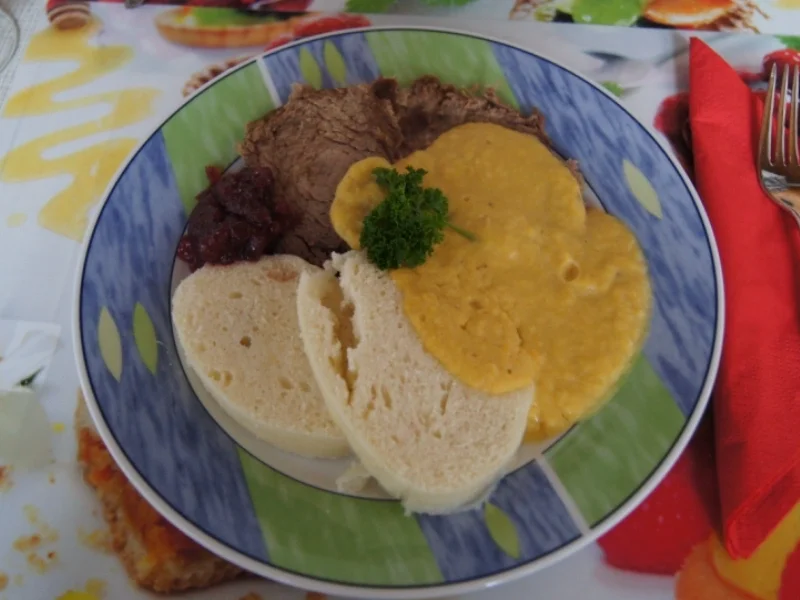 Falsches Rinderfilet gekocht mit Semmelknödel und Gemüsesauce - Rezept - Bild Nr. 3388