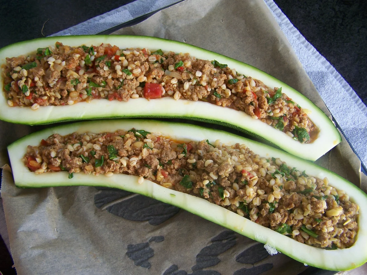 Ein Traum von einer Zucchini, gefüllt - Rezept - Bild Nr. 3397