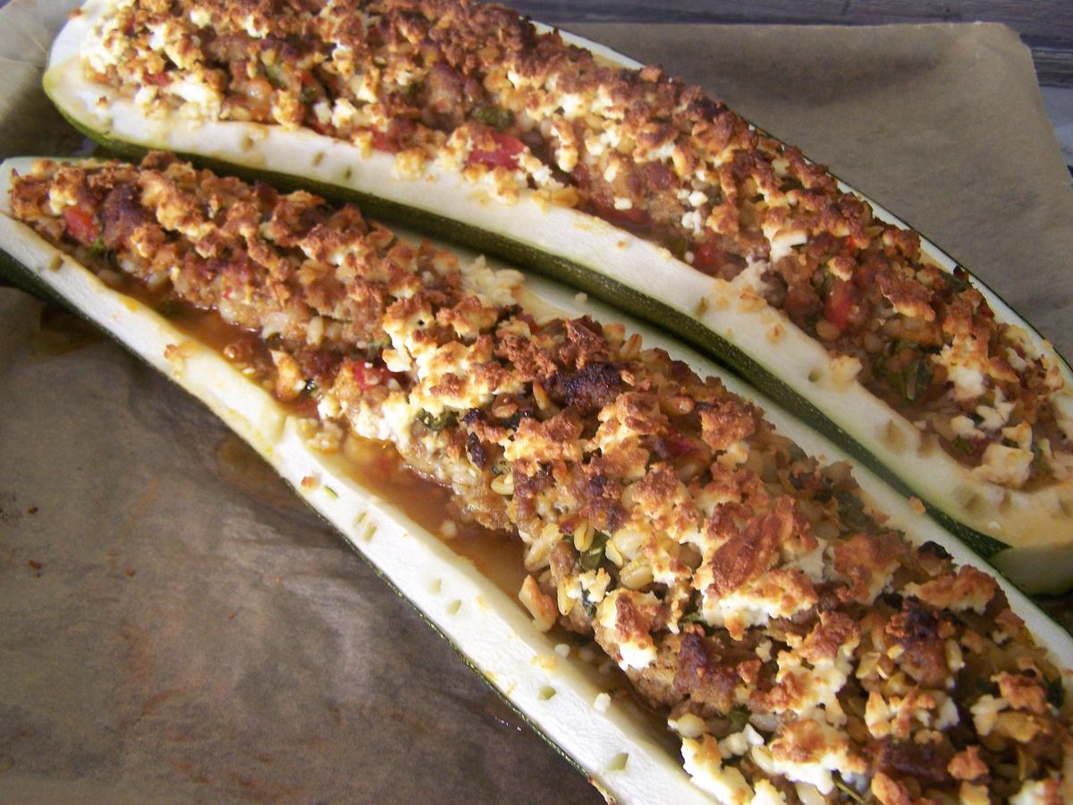 Ein Traum von einer Zucchini, gefüllt - Rezept - kochbar.de