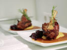 Geschmorte Lammstelze mit karamellisierten Rotweinschalotten auf Polenta - Rezept - Bild Nr. 3439