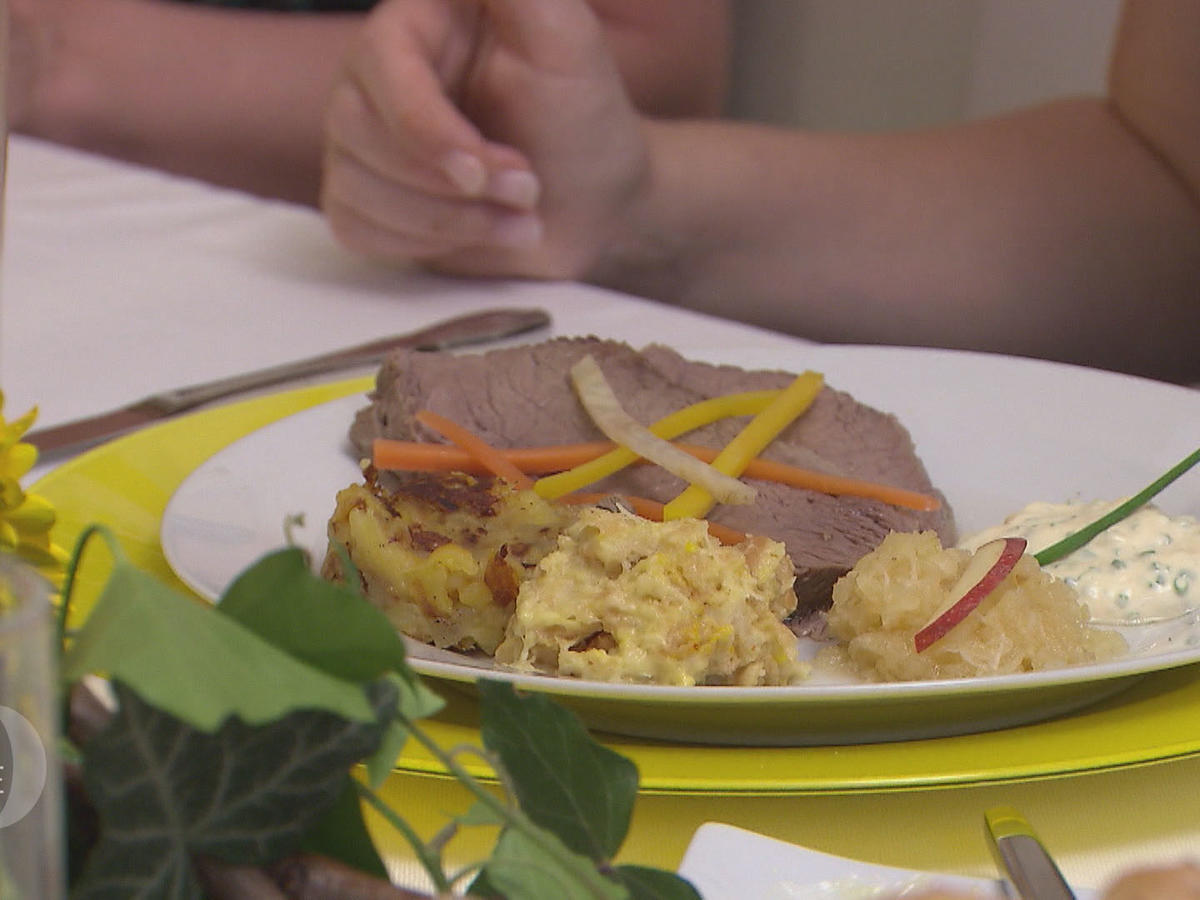 Altwiener Tafelspitz Mit Klassischen Beilagen - Rezept - Kochbar.de