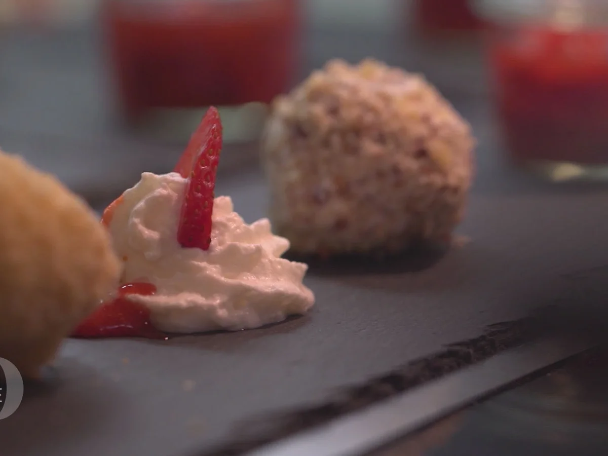 Rezept: Topfenknödel warm-kalt mit Erdbeerkompott Bild Nr. 3440 Topfenknödel warm-kalt mit Erdbeerkompott - Rezept - Bild Nr. 3440