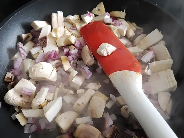 Lollo Rosso mit Walnuss und Champignons - Rezept - Bild Nr. 3383