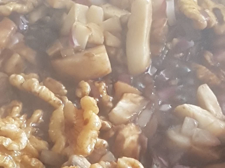 Lollo Rosso mit Walnuss und Champignons - Rezept - Bild Nr. 3386