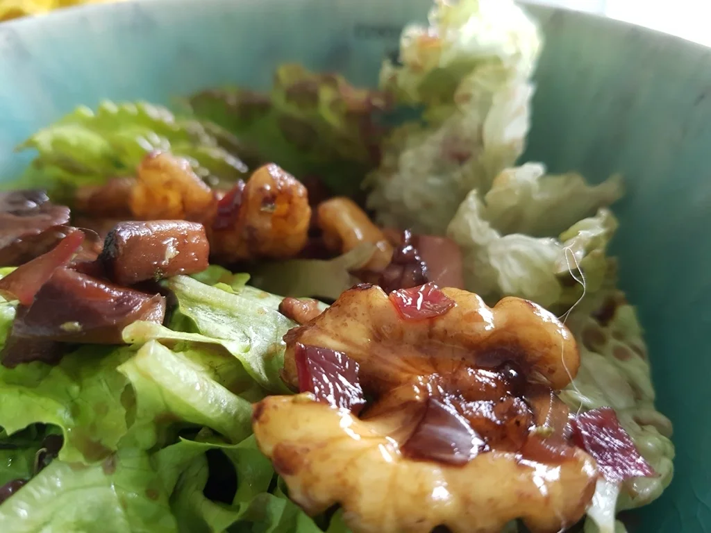 Lollo Rosso mit Walnuss und Champignons - Rezept - Bild Nr. 3387