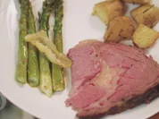 Rezept: Rostbraten aus dem Rauch mit grรผnem Spargel, Minzmayonnaise und Rosmarinerdรคpfeln Bild Nr. 3440 Rostbraten aus dem Rauch mit grรผnem Spargel, Minzmayonnaise und Rosmarinerdรคpfeln - Rezept - Bild Nr. 3440