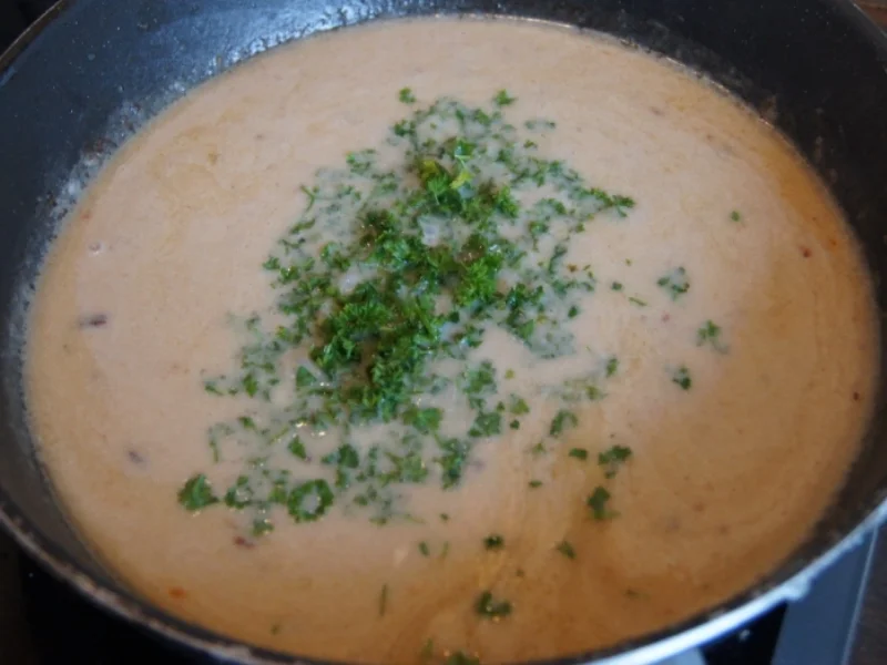 Rezept: Pikante Buletten mit grünen Buschbohnen, Salzkartoffeln und Petersilien-Sauce Bild Nr. 3398 Pikante Buletten mit grünen Buschbohnen, Salzkartoffeln und Petersilien-Sauce - Rezept - Bild Nr. 3398