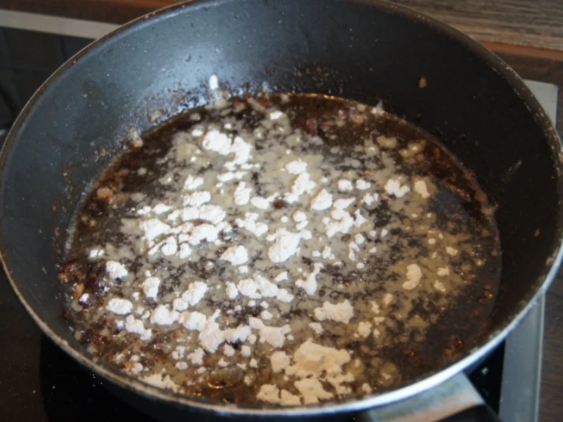 Rezept: Pikante Buletten mit grünen Buschbohnen, Salzkartoffeln und Petersilien-Sauce Bild Nr. 3397 Pikante Buletten mit grünen Buschbohnen, Salzkartoffeln und Petersilien-Sauce - Rezept - Bild Nr. 3397