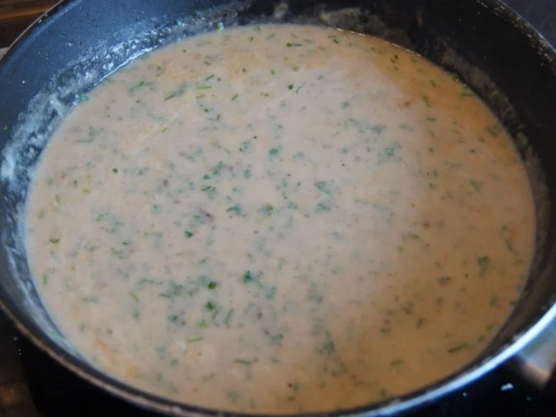 Rezept: Pikante Buletten mit grünen Buschbohnen, Salzkartoffeln und Petersilien-Sauce Bild Nr. 3399 Pikante Buletten mit grünen Buschbohnen, Salzkartoffeln und Petersilien-Sauce - Rezept - Bild Nr. 3399