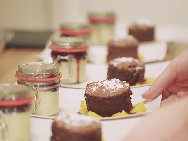 Rezept: Weißes Mousse / Blaubeeren Fruchtspiegel / Schokokuchen / Mango Fruchtspiegel Bild Nr. 2 Weißes Mousse / Blaubeeren Fruchtspiegel / Schokokuchen / Mango Fruchtspiegel - Rezept - Bild Nr. 2