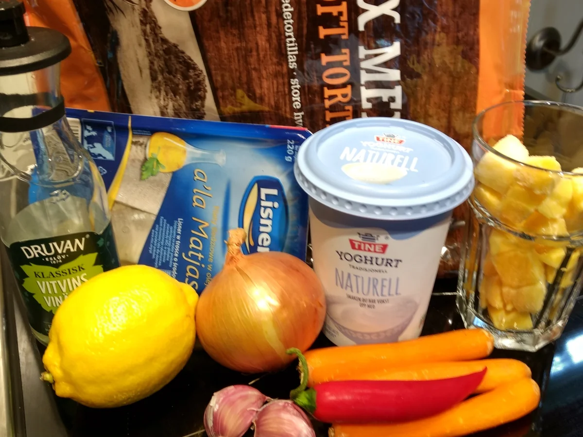 Rezept: BiNe` S MATJESWRAPS MIT MANGOPÜREE Bild Nr. 2 BiNe` S MATJESWRAPS MIT MANGOPÜREE - Rezept - Bild Nr. 2