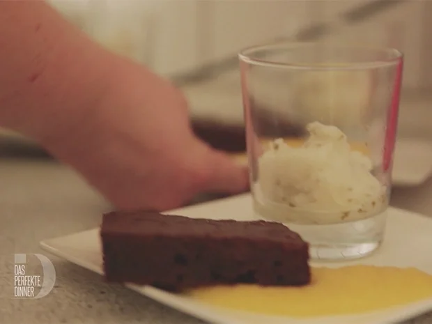 Basilikum-Zitronen-Eis mit Triple Choc Brownie - Rezept - Bild Nr. 2