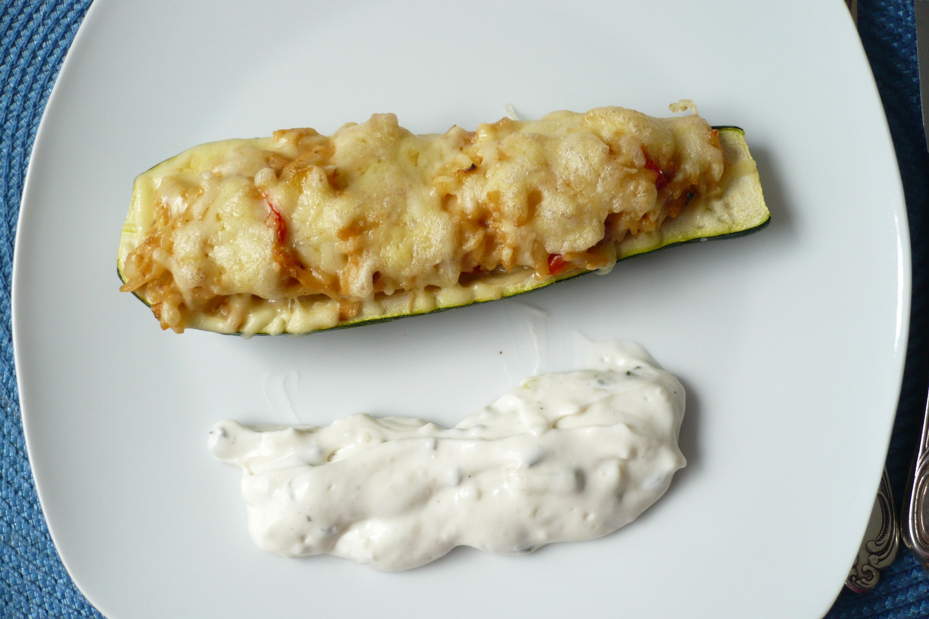 Gefüllte Zucchini griechische Art - Rezept Eingereicht von rollimops