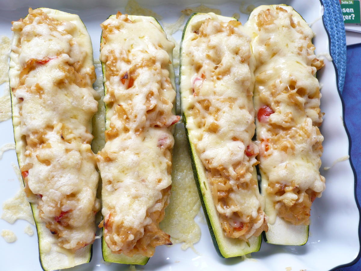 Gefüllte Zucchini griechische Art - Rezept - kochbar.de