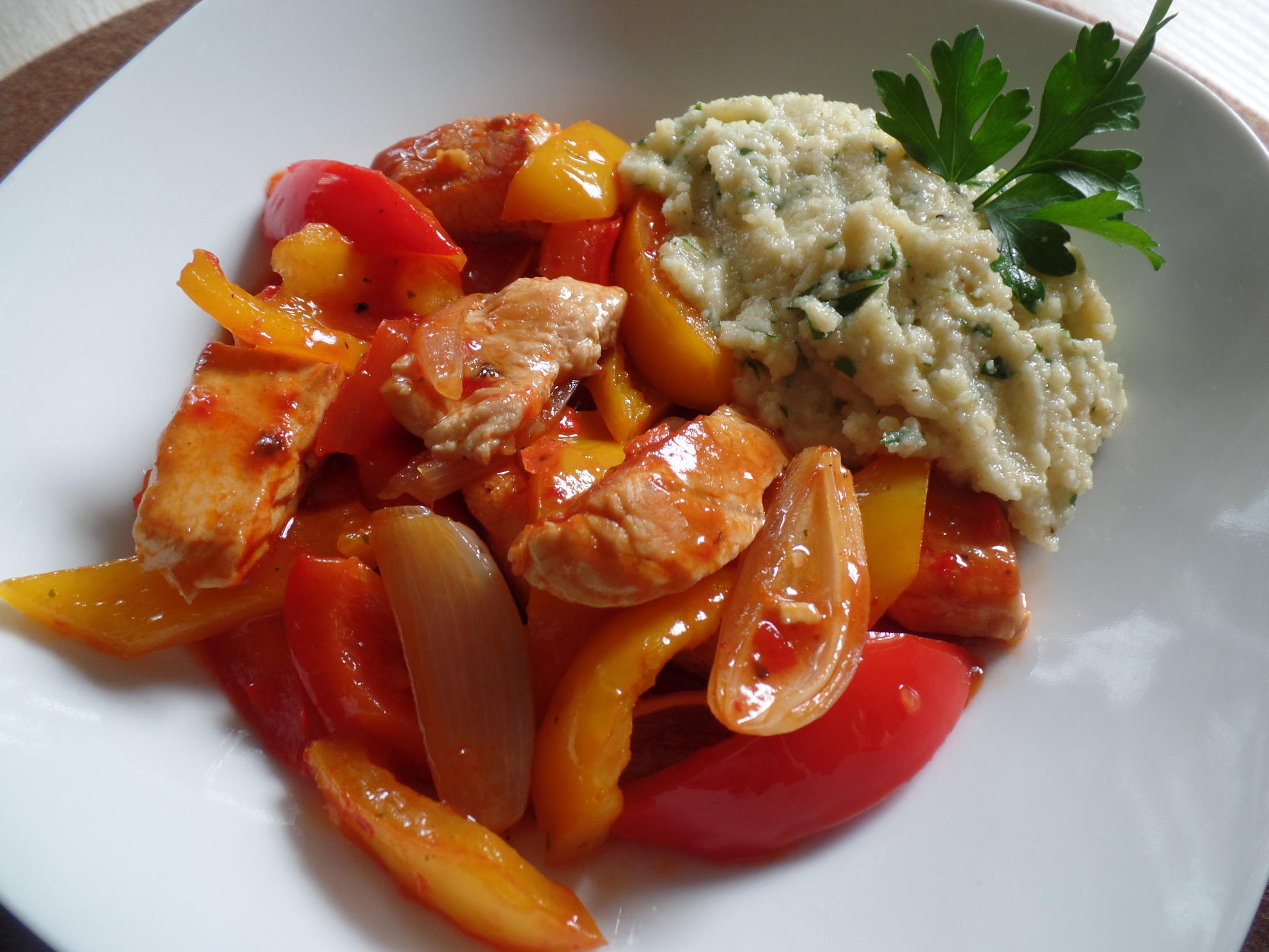 Bilder für Putenbrust mit Paprikagemüse und Petersilien-Polenta - Rezept