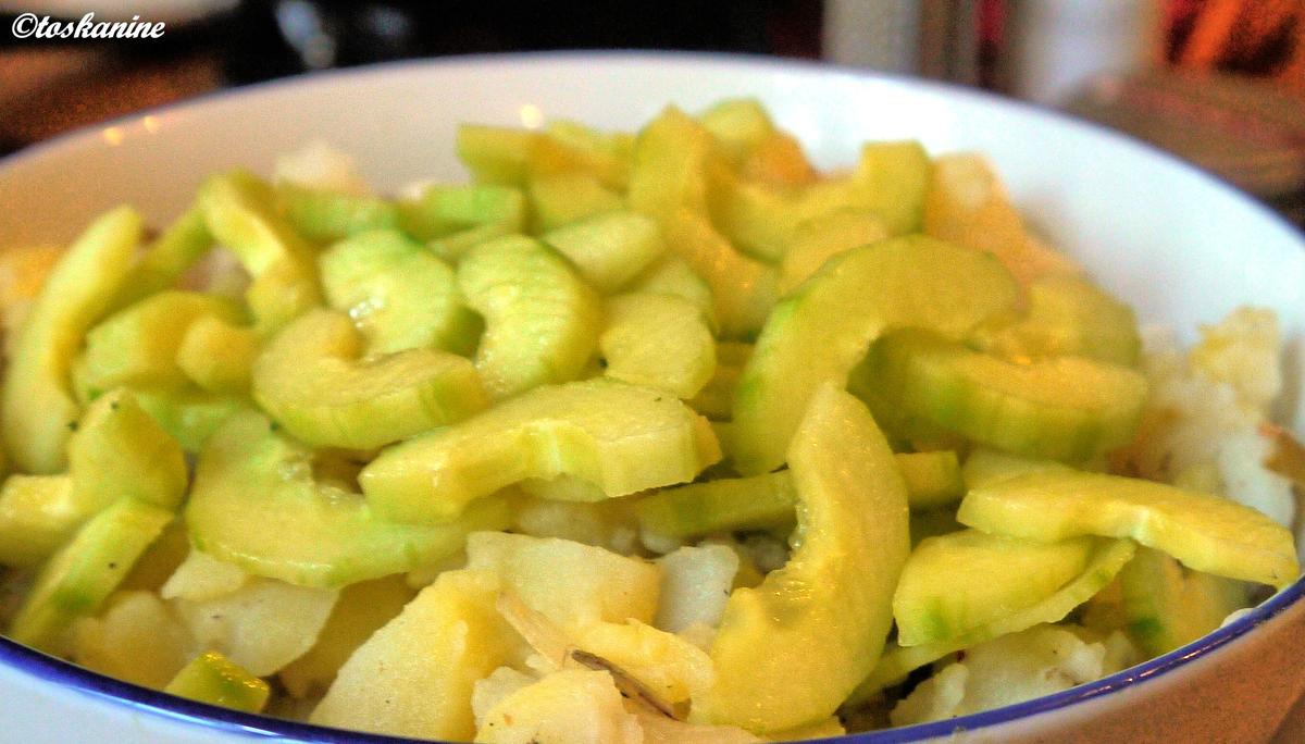 Kartoffelsalat mit grüner Gurke - Rezept - Bild Nr. 4