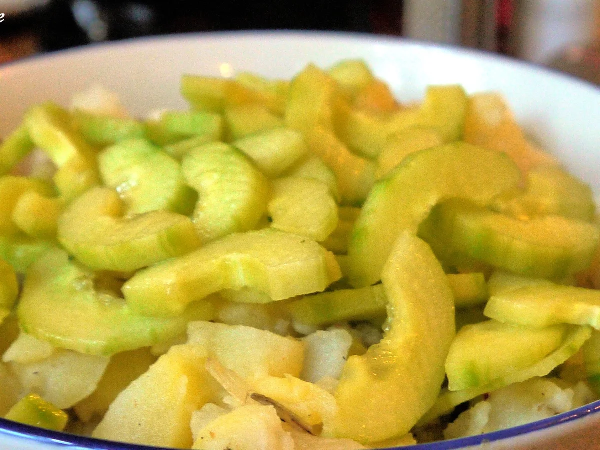 Rezept: Kartoffelsalat mit grüner Gurke Bild Nr. 4 Kartoffelsalat mit grüner Gurke - Rezept - Bild Nr. 4