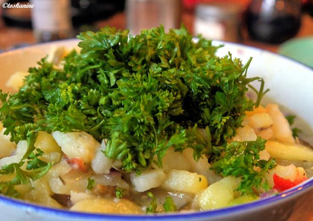 kartoffelsalat mit grüner gurke