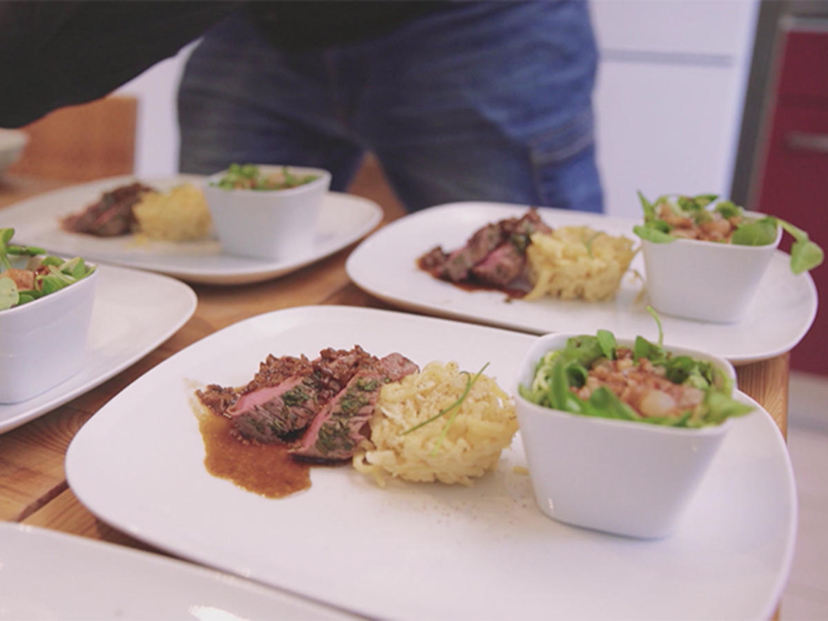 Kalbsfilet mit selbstgemachten Spätzle und Feldsalat - Rezept - kochbar.de