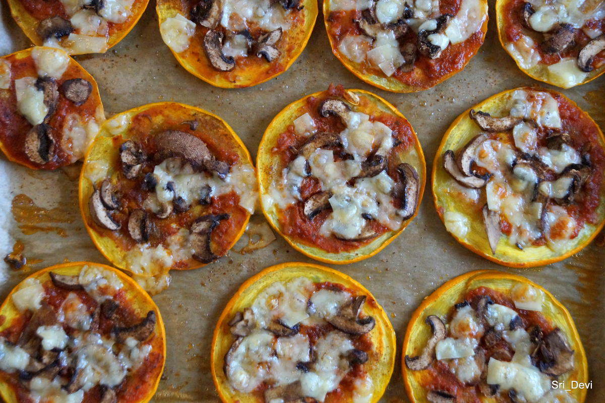 Kleine Runde Zucchini Pizzen Vegetarisch Rezept Kochbar De