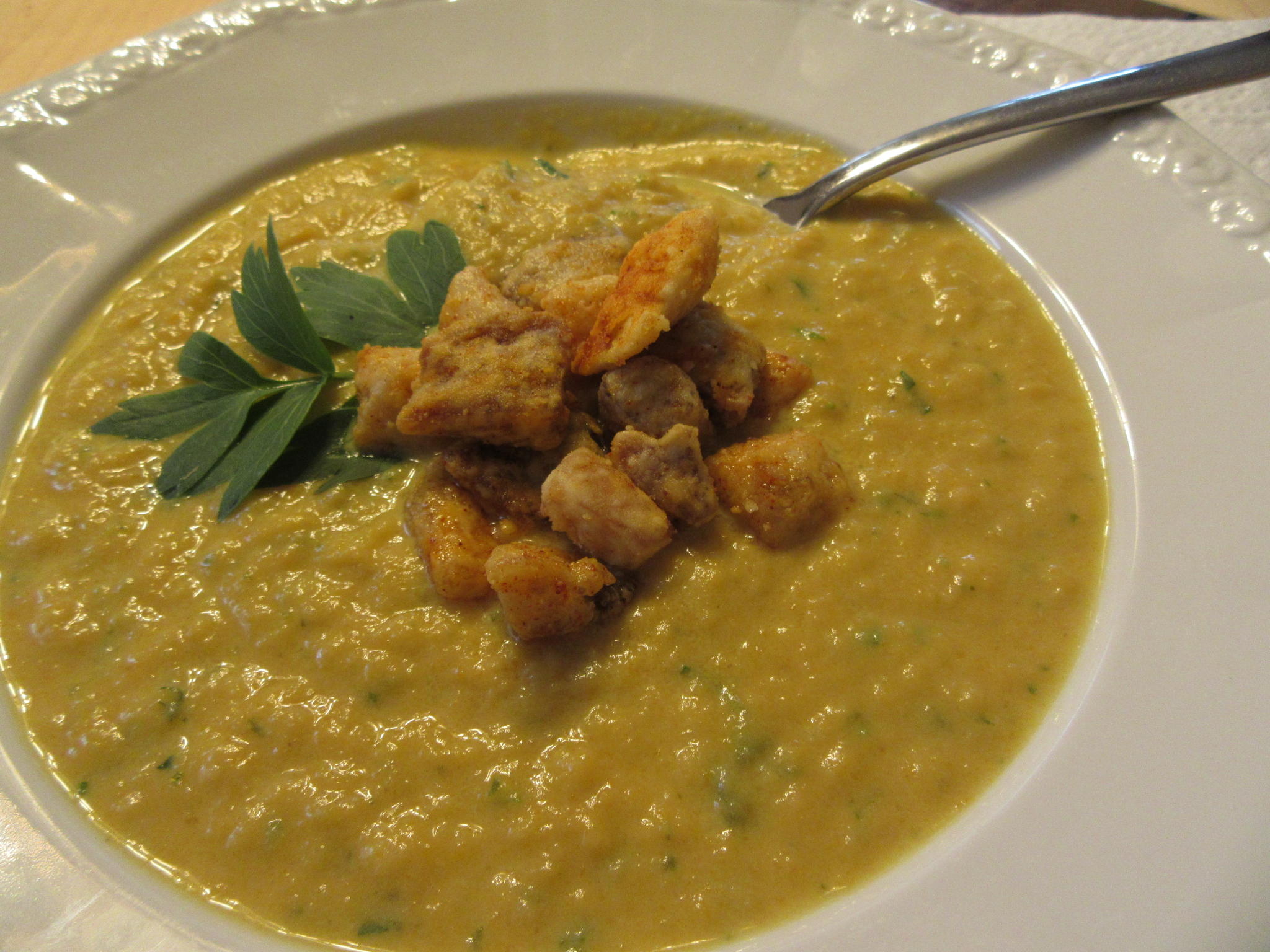 Bilder für Suppen: Karotten-Sellerie-Creme mit Hähnchen-Croutons - Rezept