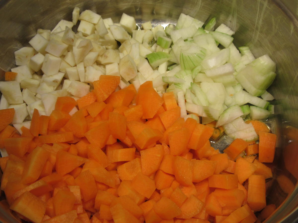 Suppen: Karotten-Sellerie-Creme mit Hähnchen-Croutons - Rezept - Bild Nr. 3441