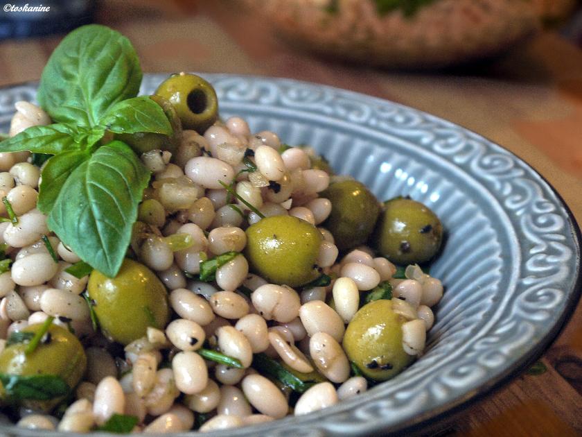 Pikanter Bohnen-Oliven-Salat - Rezept mit Bild - kochbar.de